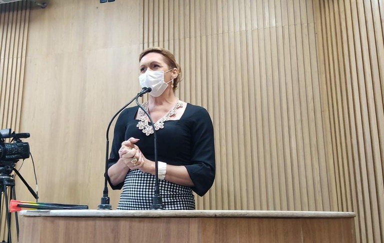 No Dia Mundial da Educação, Linda cobra que os direitos do magistério sejam respeitados