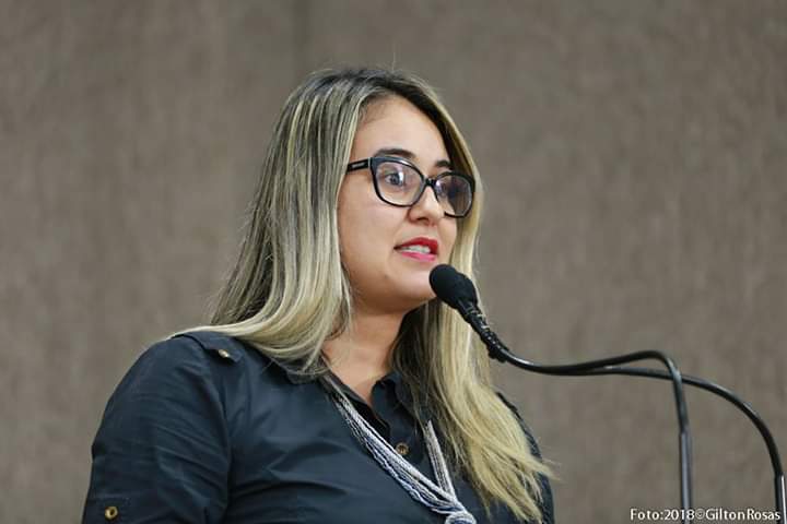 "O Poder Público dá as costas para o calazar e são os cães que pagam essa conta", lamenta Kitty