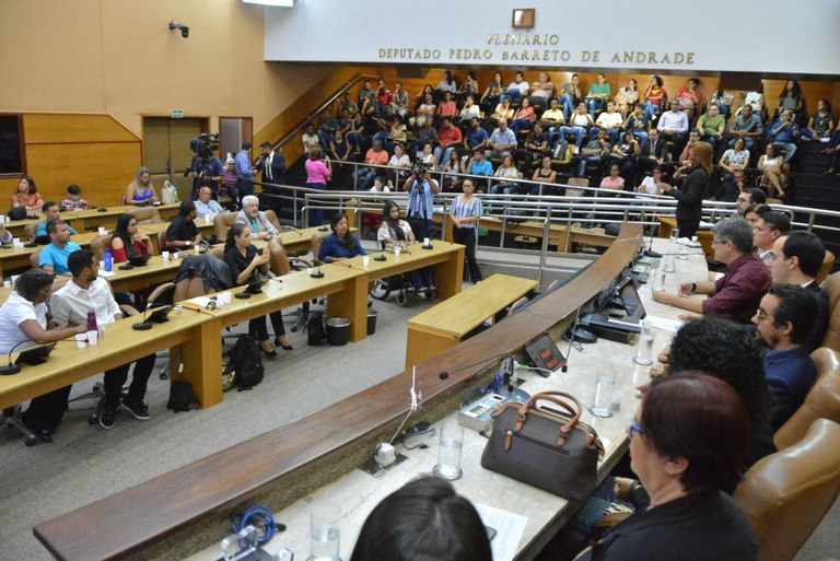  Oficialização da Libras é tema de Audiência Pública