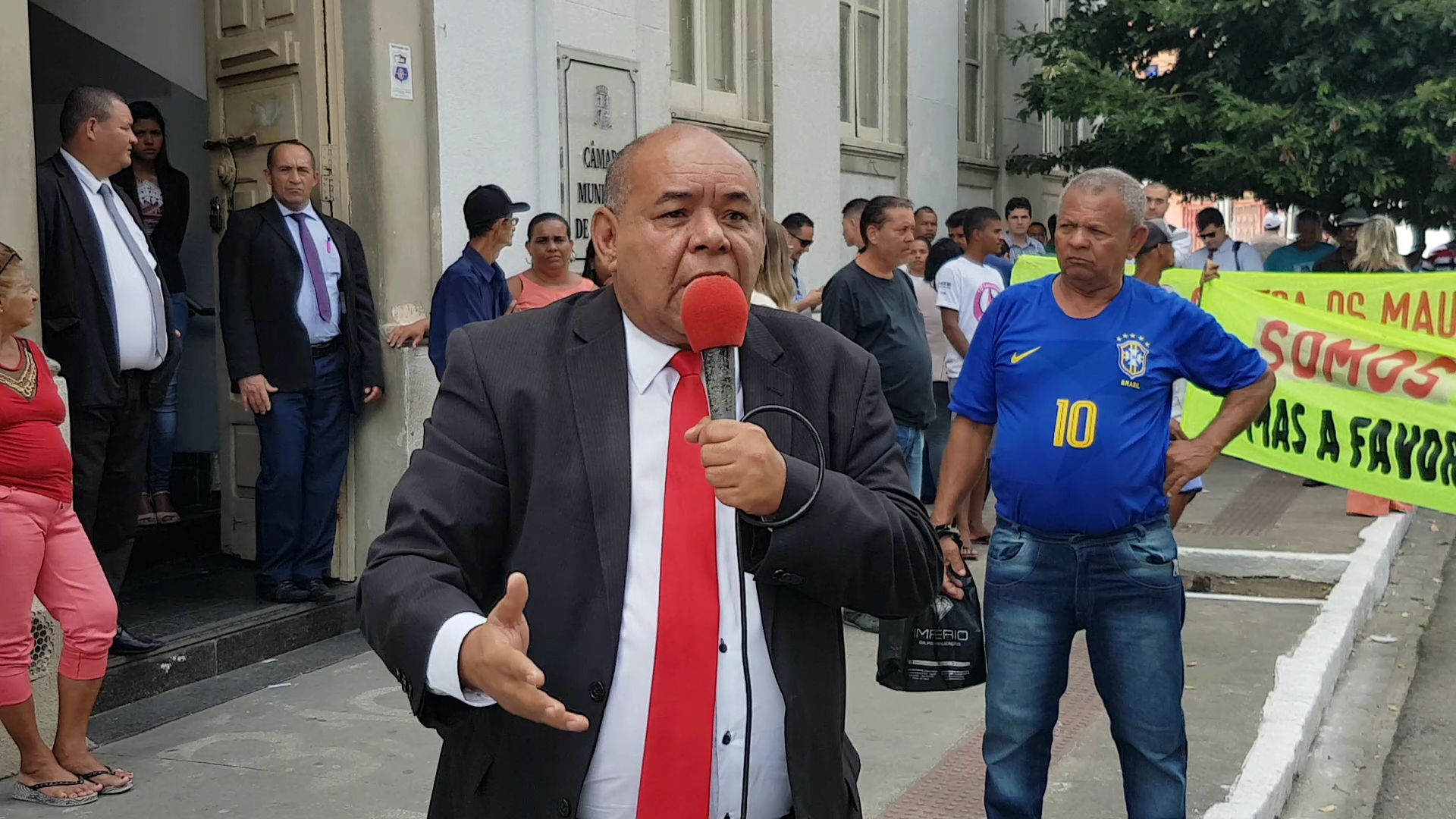 "Os carroceiro precisam ganhar seu pão, precisamos fazer uma ampla discussão sobre a extinção das carroças", afirma Seu Marcos