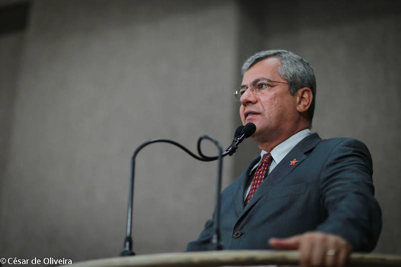 "Os servidores municipais merecem respeito e valorização ", defende Iran Barbosa