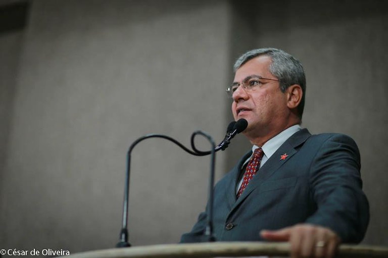 "Os servidores municipais merecem respeito e valorização ", defende Iran Barbosa