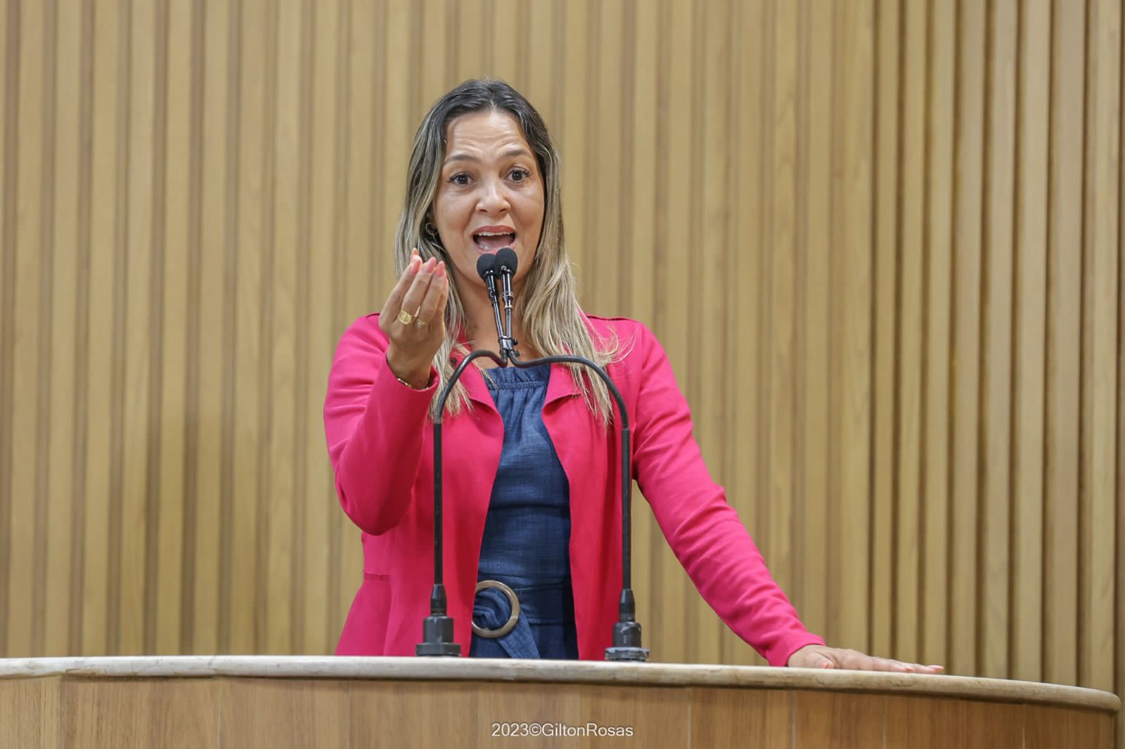 'Pacientes estão guardando biópsia na geladeira em casa’, denuncia Sheyla 