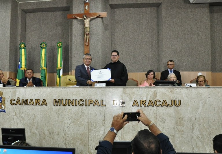 Padre Cláudio Dionizio Rocha Santos é agraciado com título de Cidadão Aracajuano