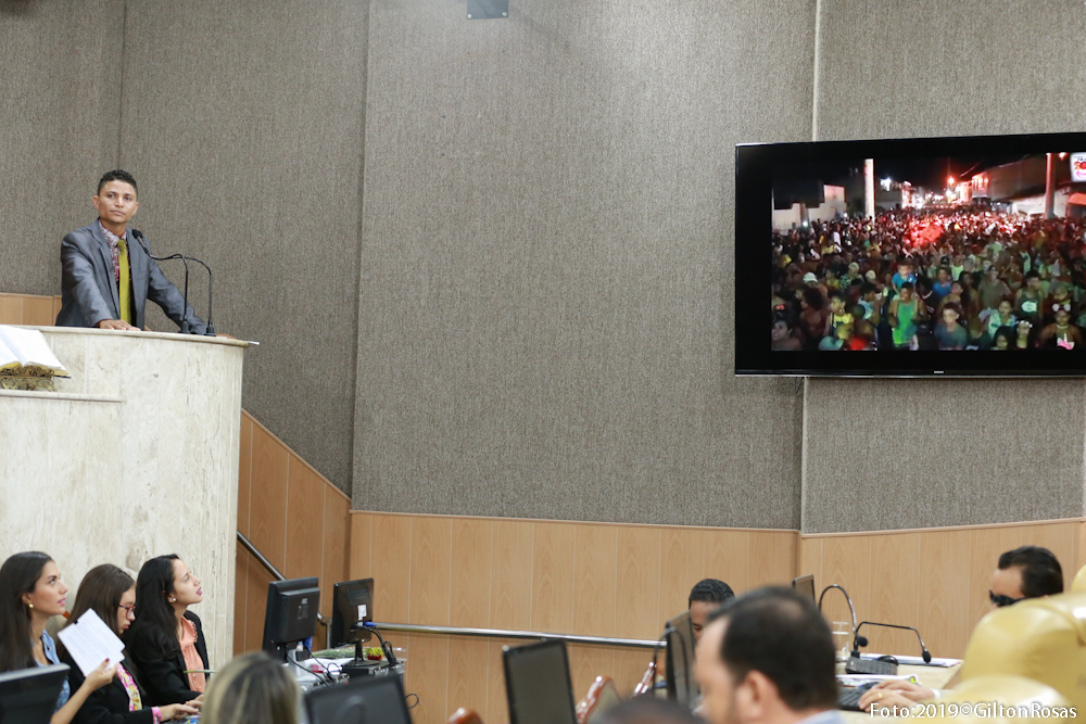 Palhaço Soneca apresenta saldo de festa carnavalesca e recebe elogios de colegas parlamentares