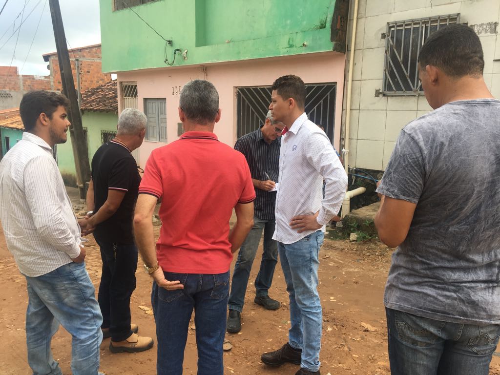 Palhaço Soneca busca melhorias na infraestrutura do bairro Olaria