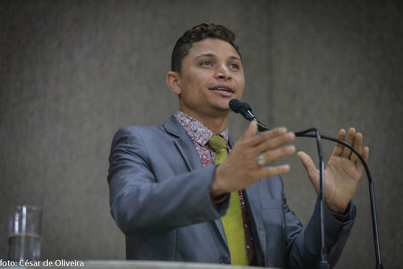 Palhaço Soneca busca melhorias para praça no Orlando Dantas