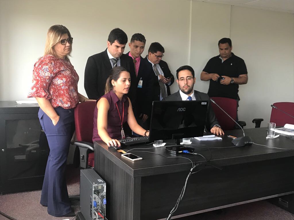 Palhaço Soneca defende famílias que temem perder moradia no bairro Olaria