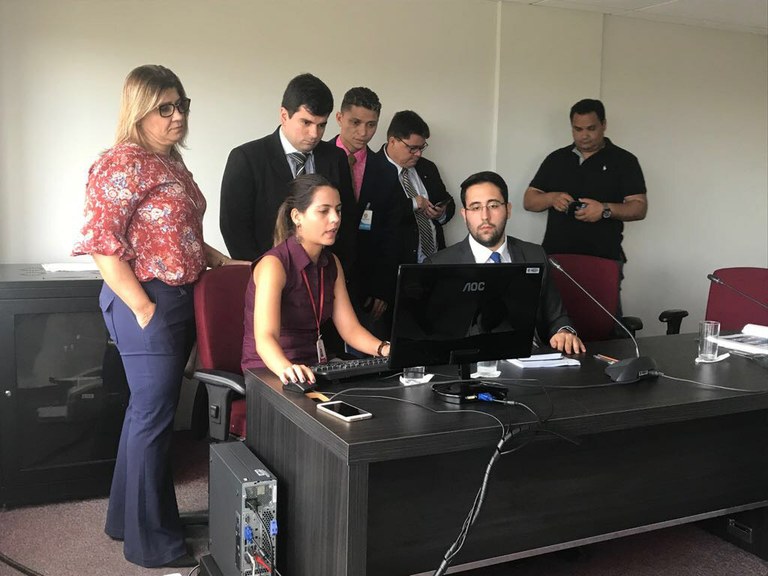 Palhaço Soneca defende famílias que temem perder moradia no bairro Olaria