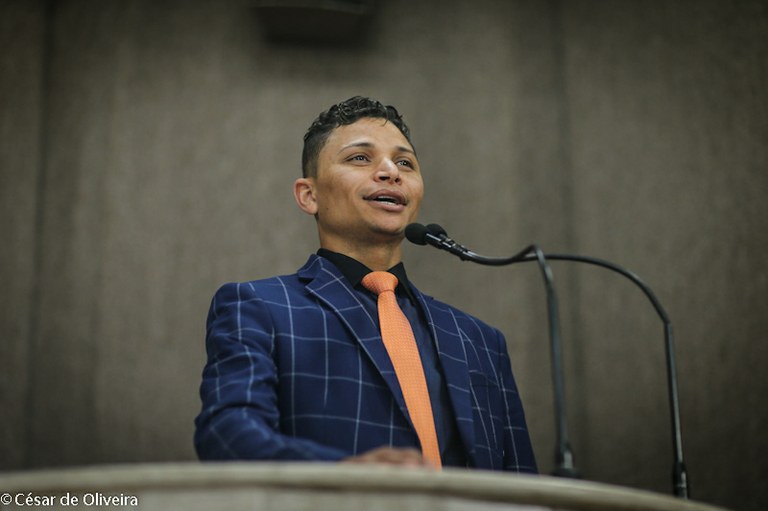 Palhaço Soneca destaca obras e inauguração em bairros carentes de Aracaju