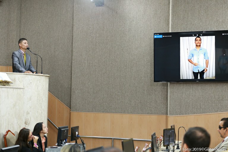 Palhaço Soneca homenageia jovem Emerson de 22 anos