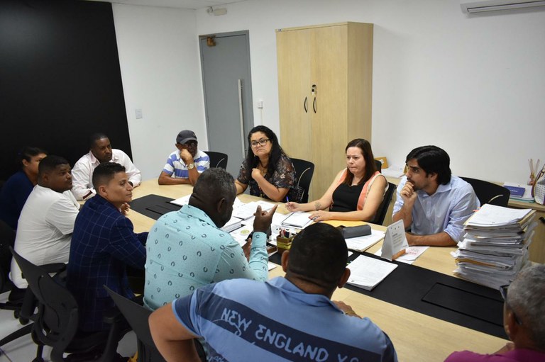 Palhaço Soneca leva moradores do bairro São Conrado para reunião com secretária de saúde