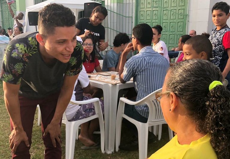 Palhaço Soneca participa de evento beneficente no conjunto Maria do Carmo