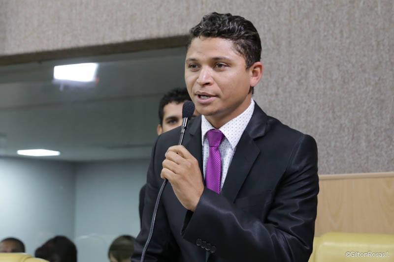 Palhaço Soneca protocola pedido de limpeza urgente de canal