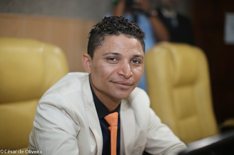 Palhaço Soneca reivindica melhorias no bairro Veneza II