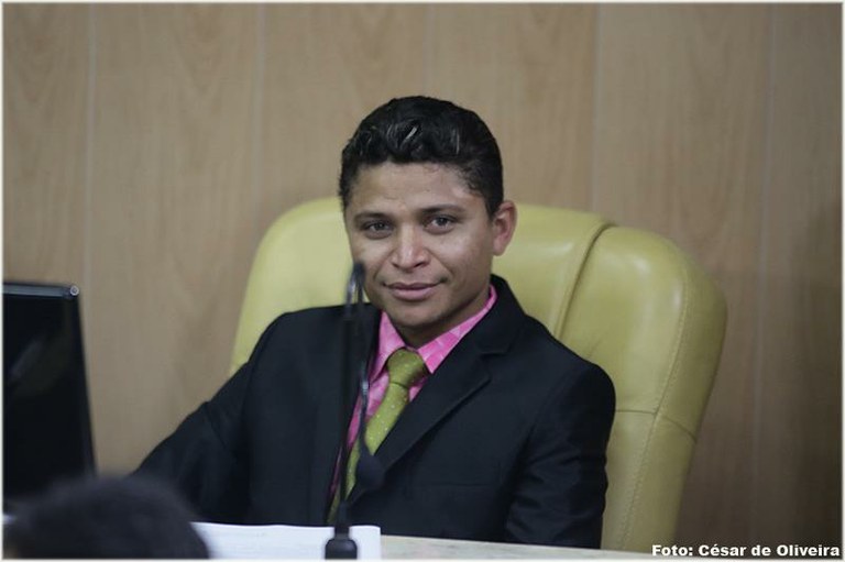 Palhaço Soneca reprova uso de celulares e similares em sala de aula