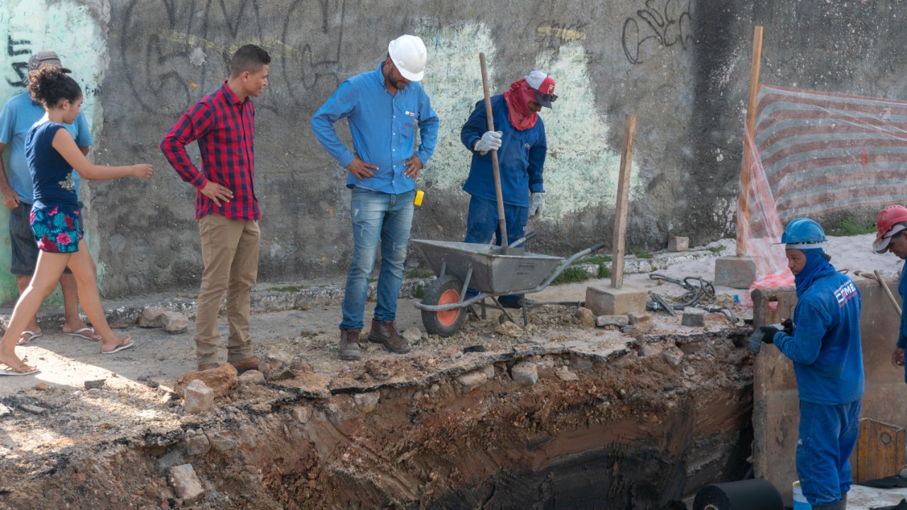Palhaço Soneca vibra com andamento das obras do canal no São Carlos