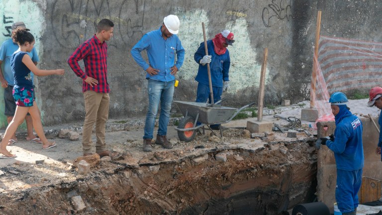 Palhaço Soneca vibra com andamento das obras do canal no São Carlos