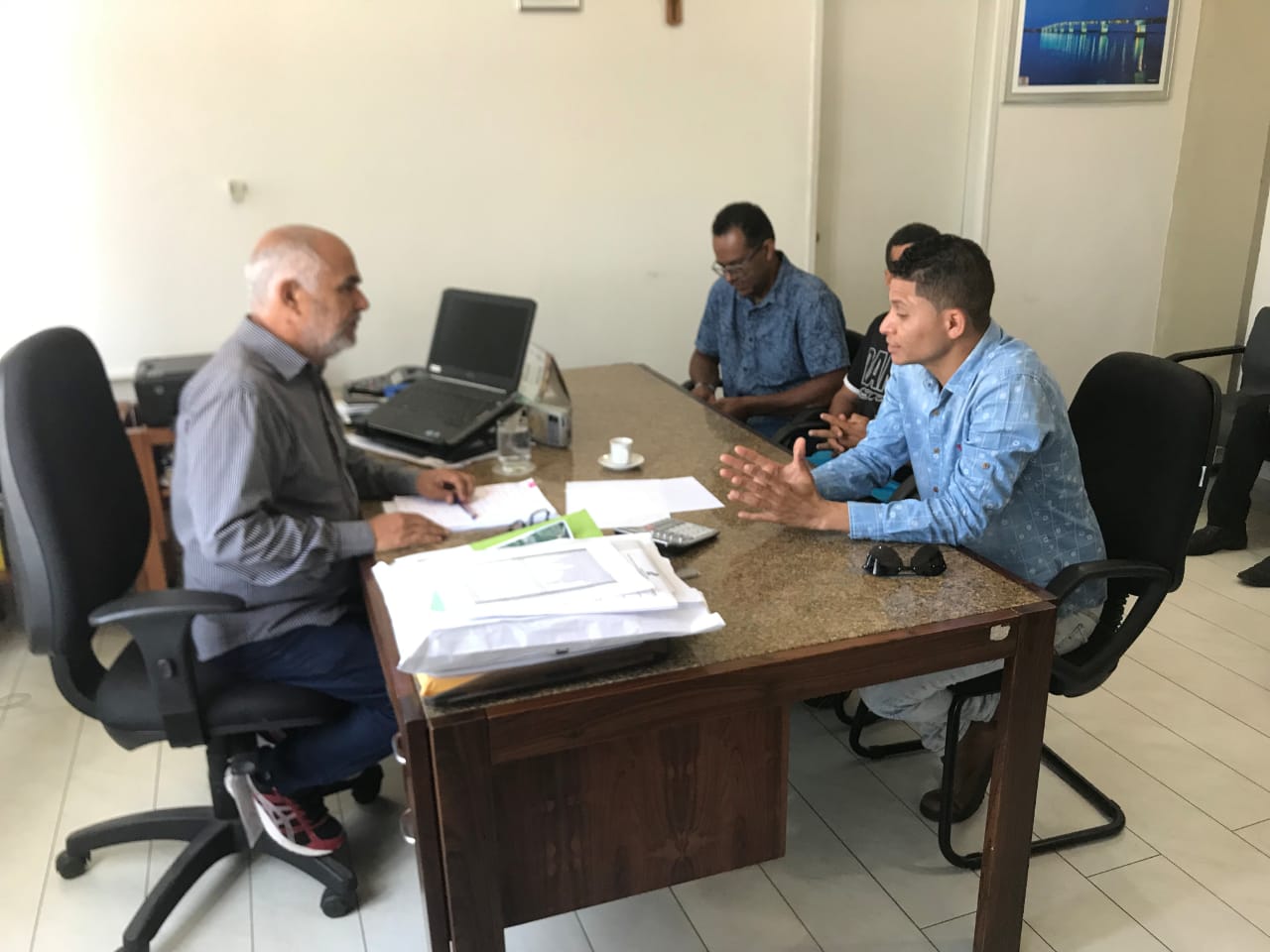 Palhaço Soneca visita DER e cobra melhorias para loteamento Jardim das Palmeiras