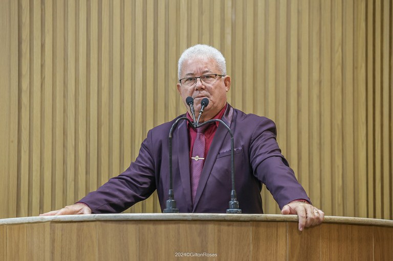 Paquito de todos cobra reforma de espaços de esporte em Aracaju