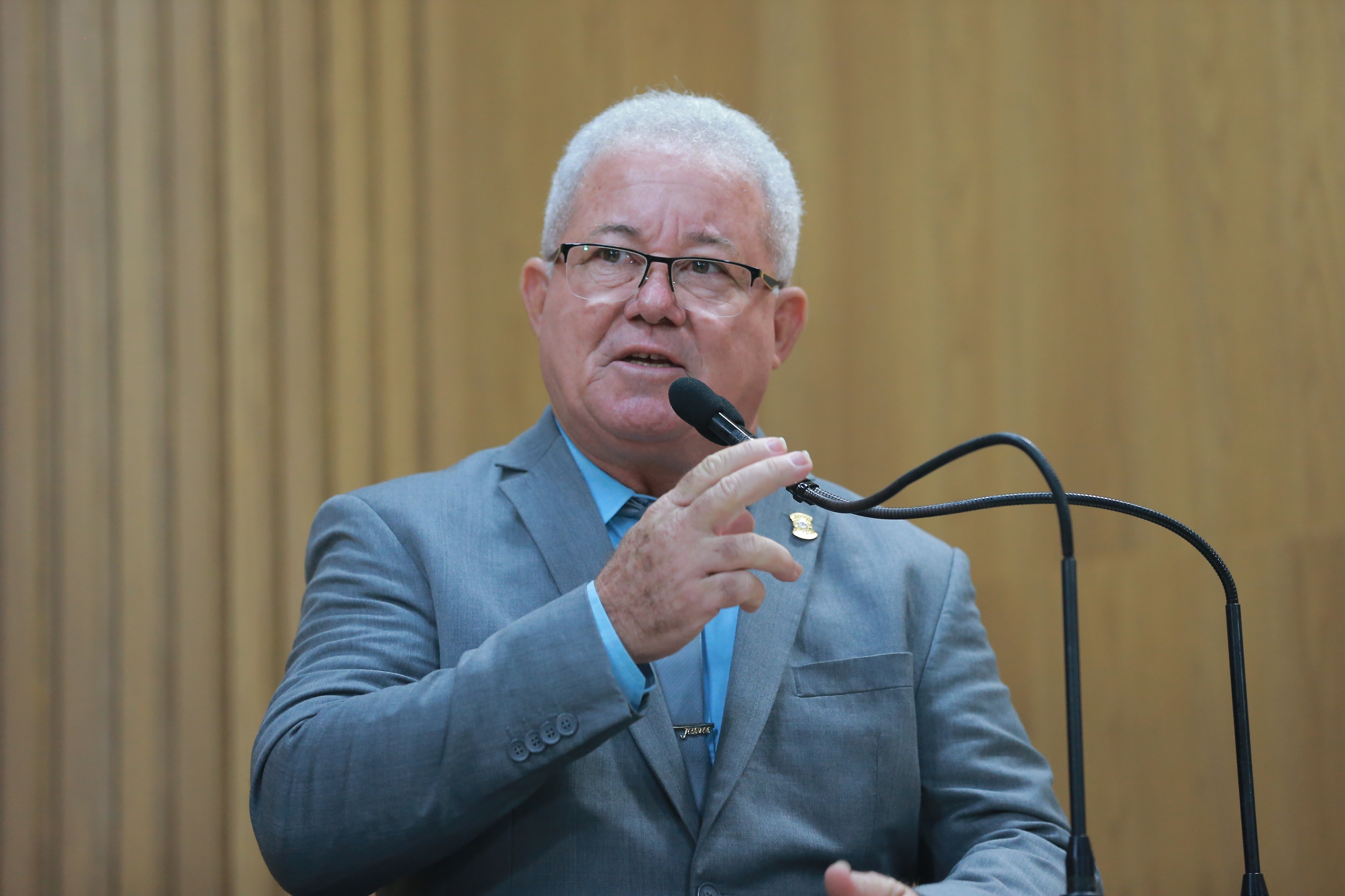 Paquito faz alerta do uso de fogos de artifício por crianças