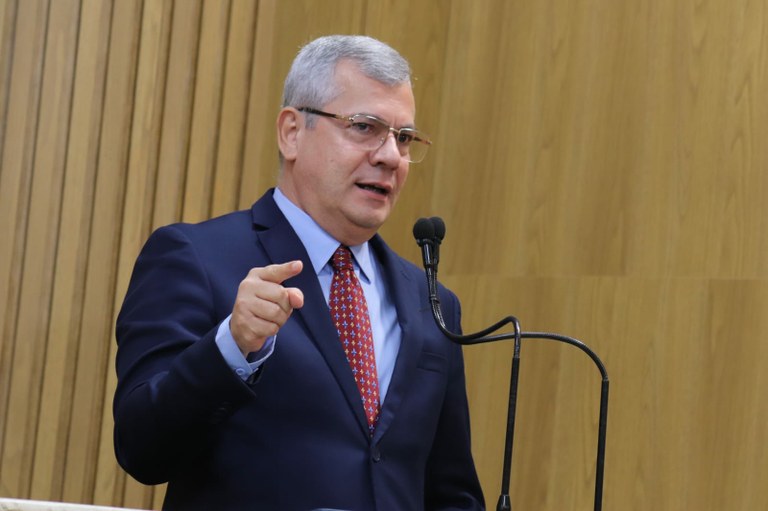 Para Iran Barbosa, história mostra não ser fácil romper com o ‘sistemão’ 