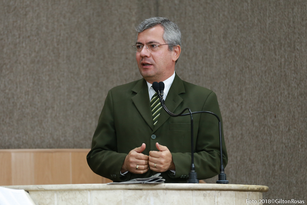 Para Iran, professores devem se insurgir e resistir à onda fascista que cresce nas escolas