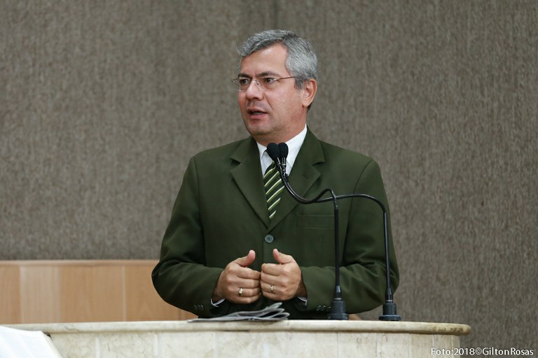 Para Iran, professores devem se insurgir e resistir à onda fascista que cresce nas escolas