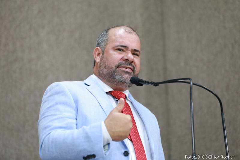 "Parabenizo todas as obras realizadas em Aracaju, mas continuarei cobrando para que o povo continue sendo beneficado", diz Isac   