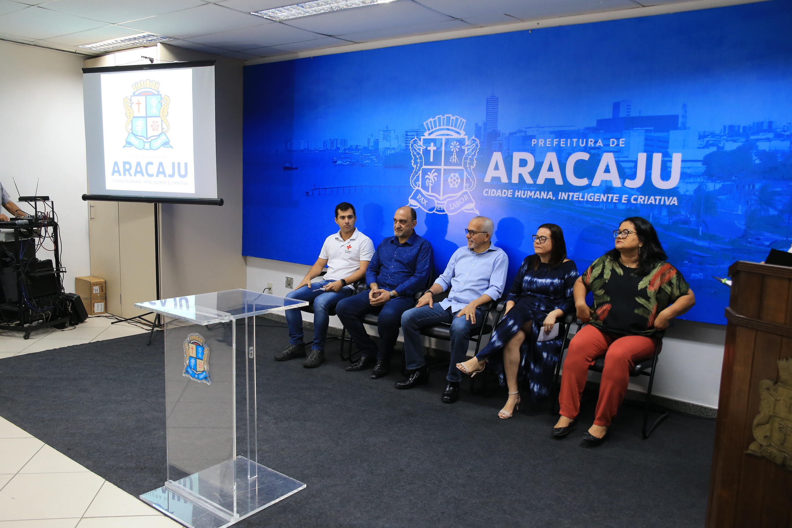 Parlamentares  acompanham anuncio do 6º LIRAa e termo de cooperação com a Cruz Vermelha