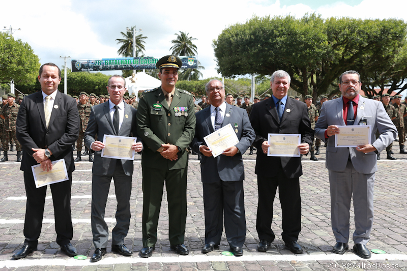 Parlamentares acompanham homenagem ao Dia do Soldado