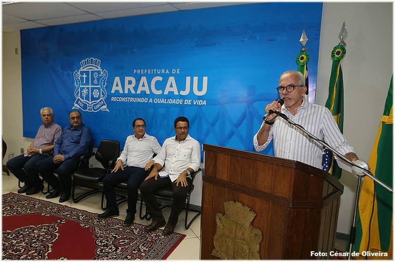 Parlamentares acompanham lançamento de iluminação e presépio na Sementeira