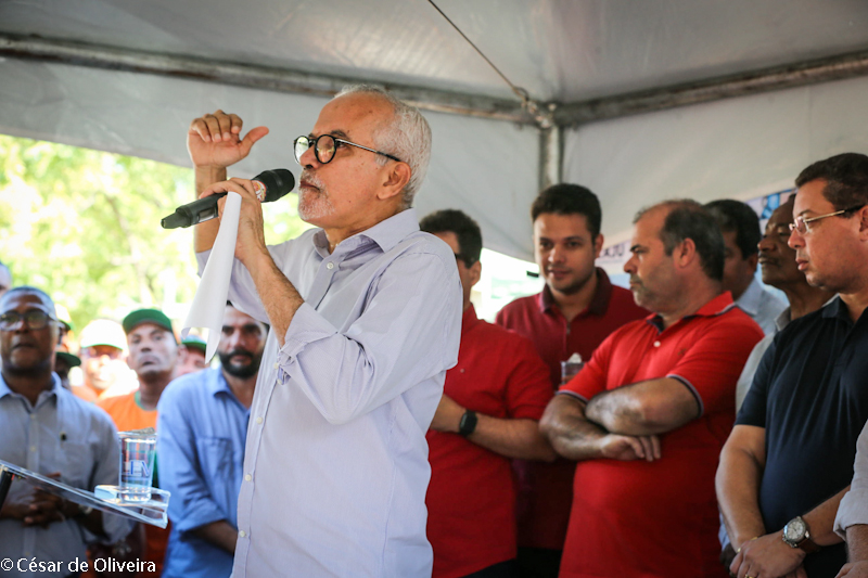 Parlamentares acompanham solenidade de anúncio de recuperação da cidade pós chuvas fortes