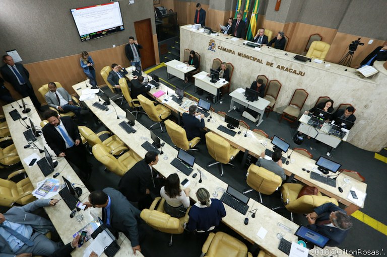 Parlamentares analisam quatro proposituras durante a Pauta do Dia