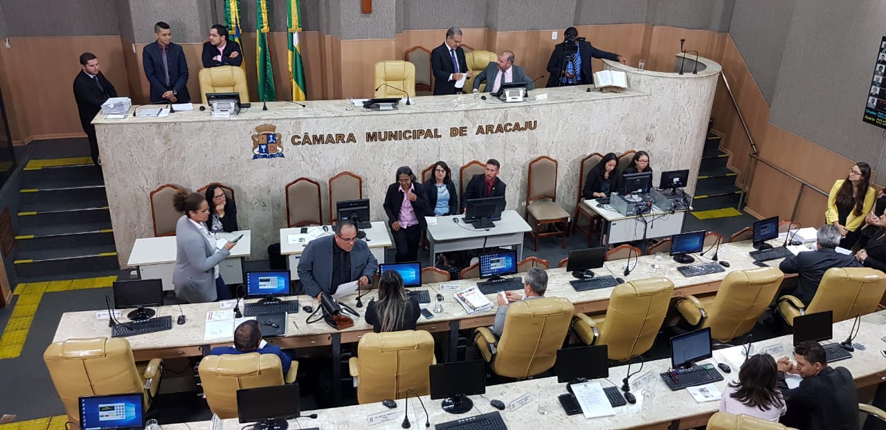 Parlamentares analisam proposituras nesta terça-feira