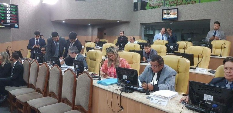 Parlamentares aprovam 33 proposituras nesta quarta