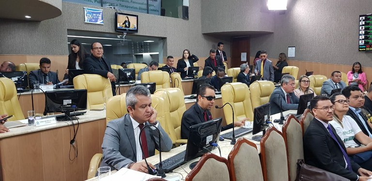 Parlamentares aprovam quase 40 proposituras durante a Sessão desta terça