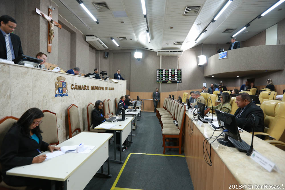 Parlamentares aprovam mais de 50 proposituras nesta quarta-feira