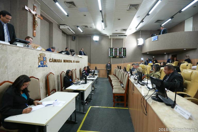 Parlamentares aprovam mais de 50 proposituras nesta quarta-feira