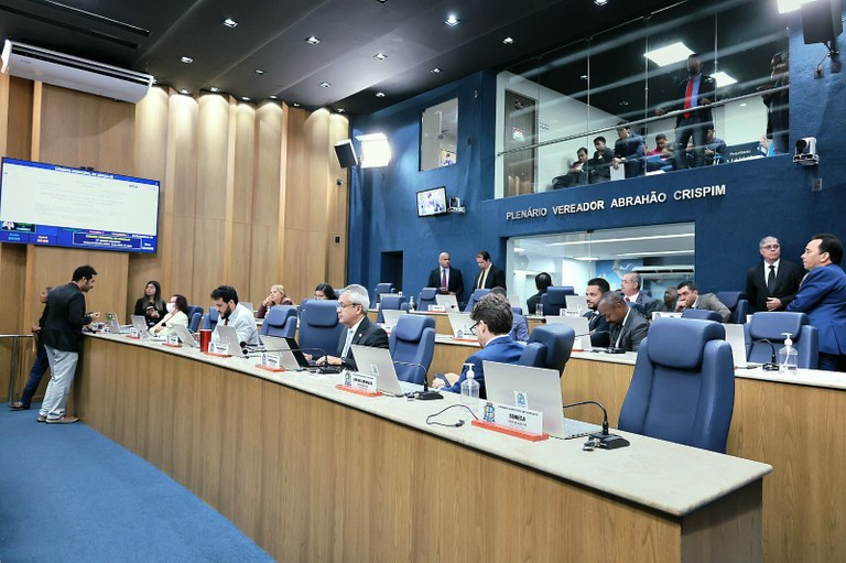 Parlamentares aprovam projetos para combate ao feminicídio e criação do programa “Adote um Ponto de Ônibus Sustentável” em Aracaju