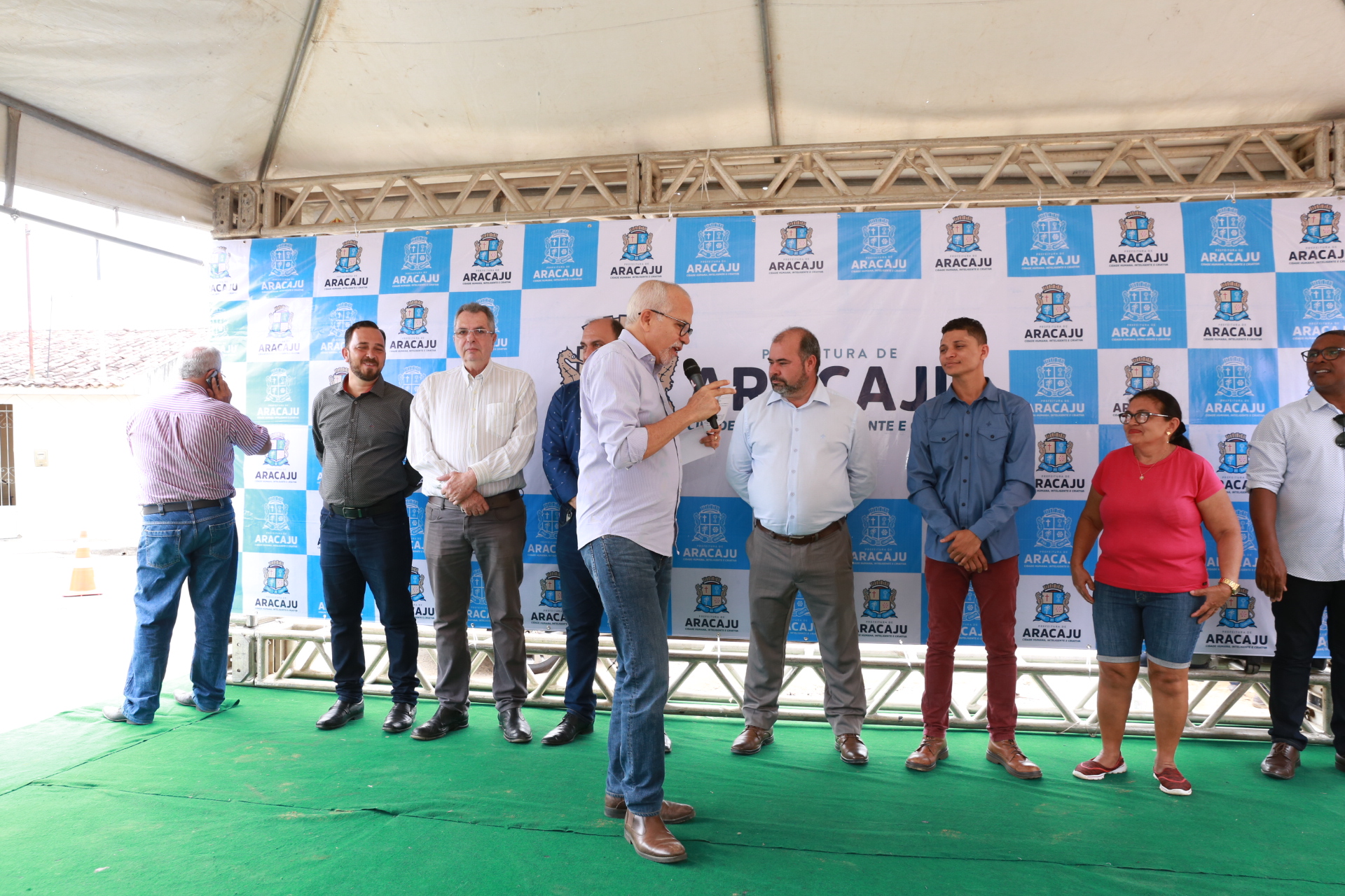 Parlamentares comemoram obras de infraestrutura no bairro Cidade Nova 