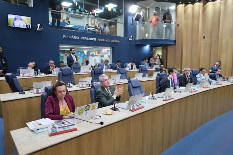 Parlamentares debatem proteção à infância, segurança e infraestrutura urbana no Grande Expediente
