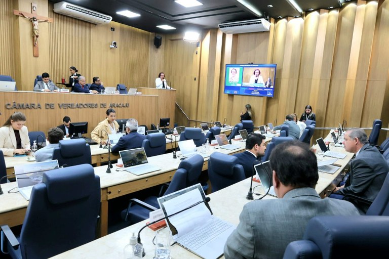 Parlamentares destacam problemas na saúde, suspeitas de irregularidades e debates jurídicos em Aracaju  