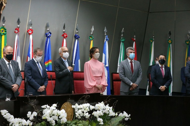 Parlamentares empossam prefeito e vice-prefeita de Aracaju