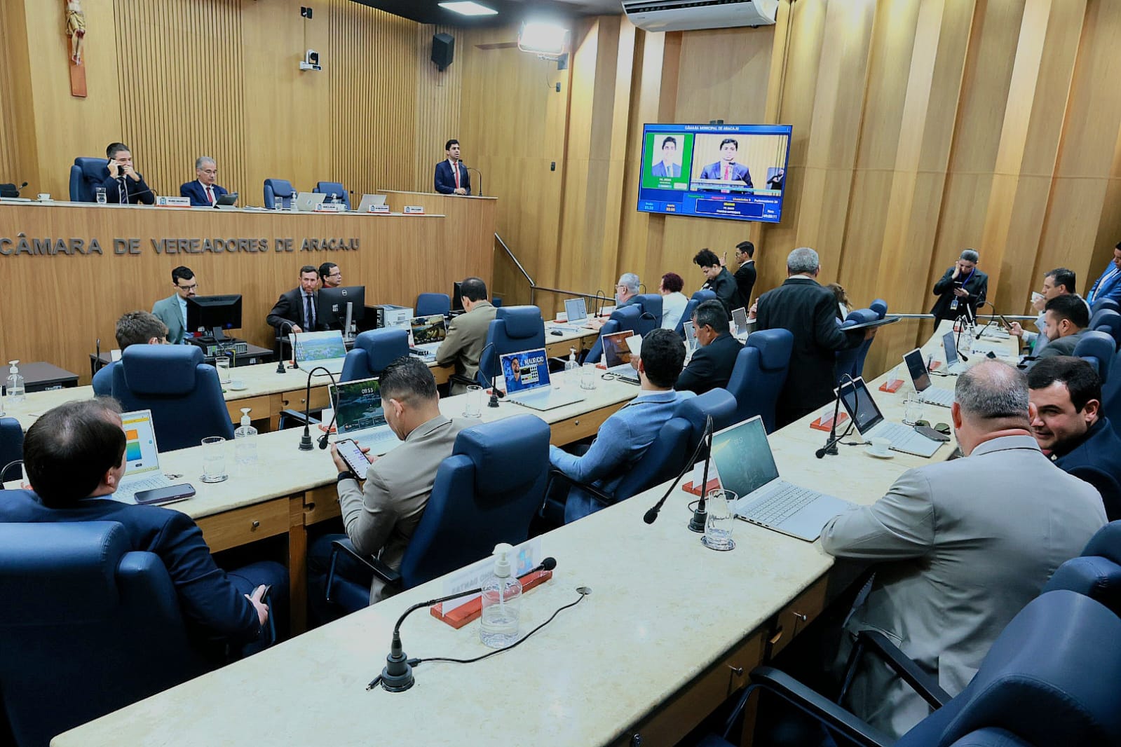 Parlamentares repercutem falta de atendimento neonatal em maternidade, problemas de mobilidade urbana e aprovação de MP que prejudica direitos das pessoas com deficiência 