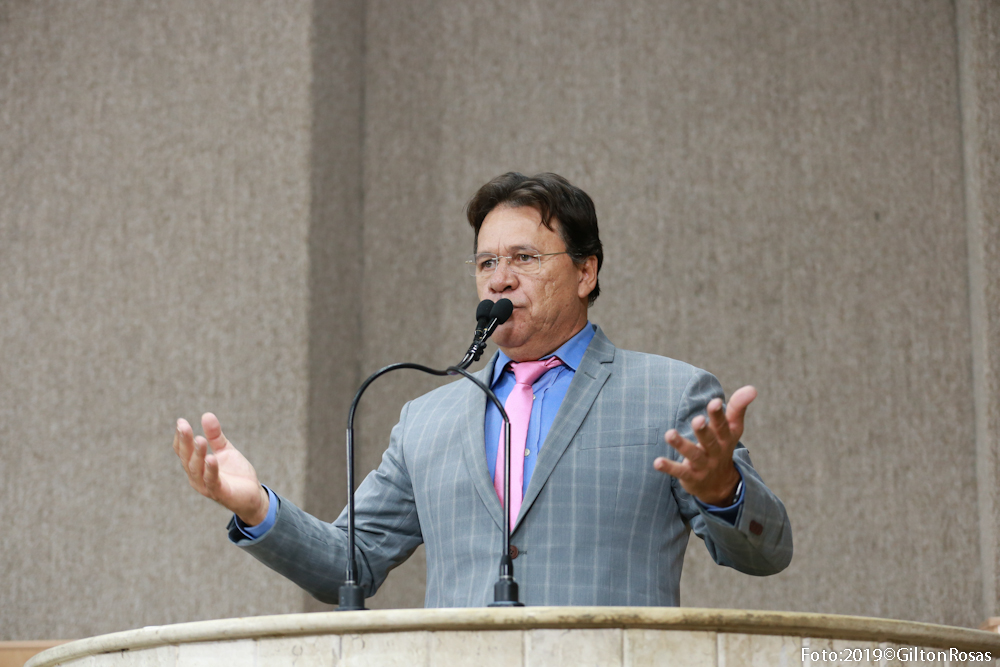 Pastor Alves faz críticas à postura de Edvaldo Nogueira 