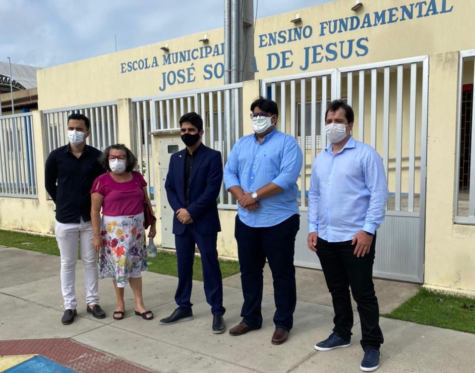 Pastor Diego visita escolas do 17 de março e Santa Maria com Comissão de Educação