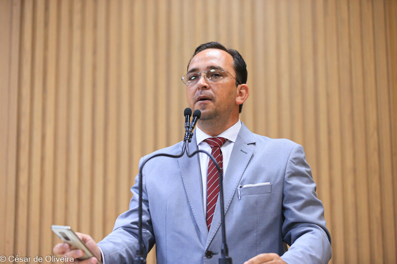 PEC dos Precatórios: Vereador Fábio Meireles repudia voto contra de João Daniel na Câmara Federal