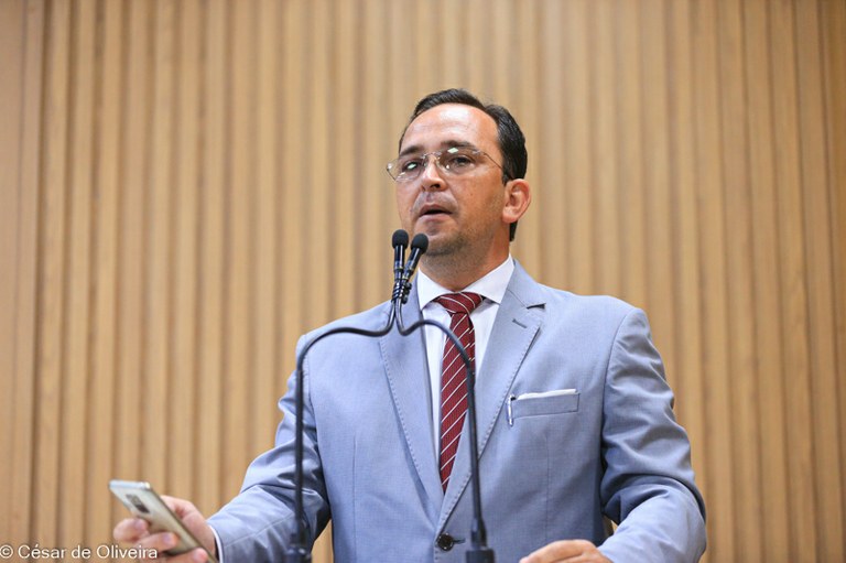 PEC dos Precatórios: Vereador Fábio Meireles repudia voto contra de João Daniel na Câmara Federal