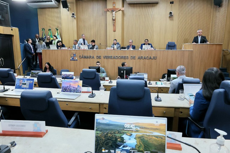 Pequeno expediente destaca combate ao feminicídio, ações de saúde e cancelamento de privatização do Mercado Municipal